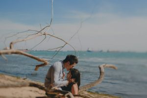 singapore-prewedding-photography-hidden-gem-beach-candid